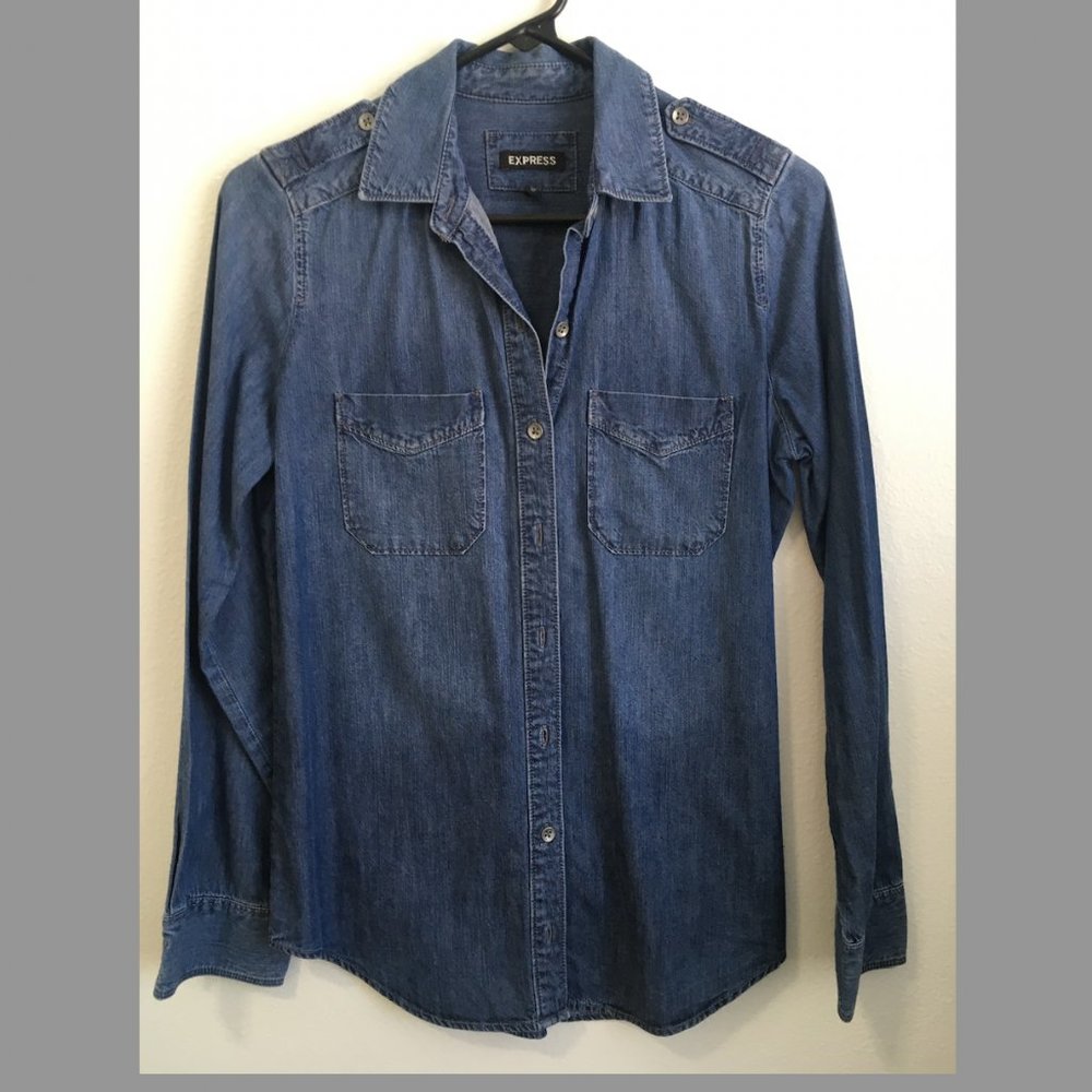 Express Medium Wash Chambray Shirt, Size XS